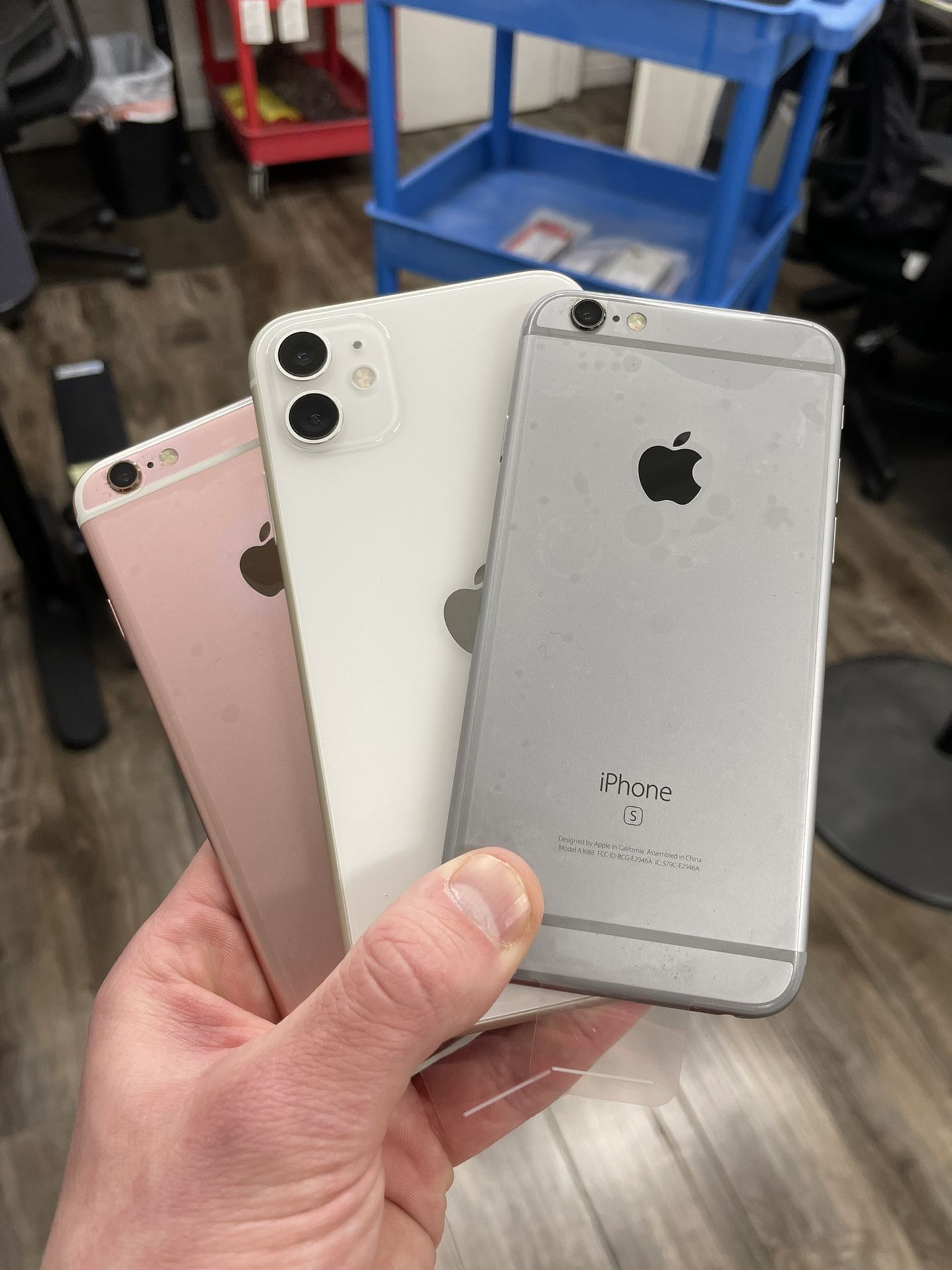 iPhones unlocked for any carrier. Clean IMEI, No Issues Fully