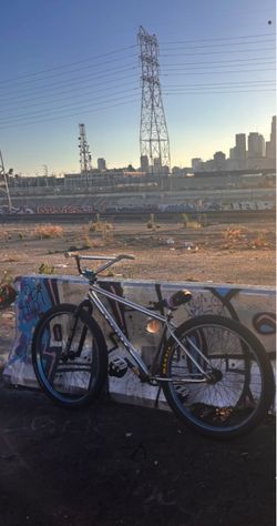 Street co throne