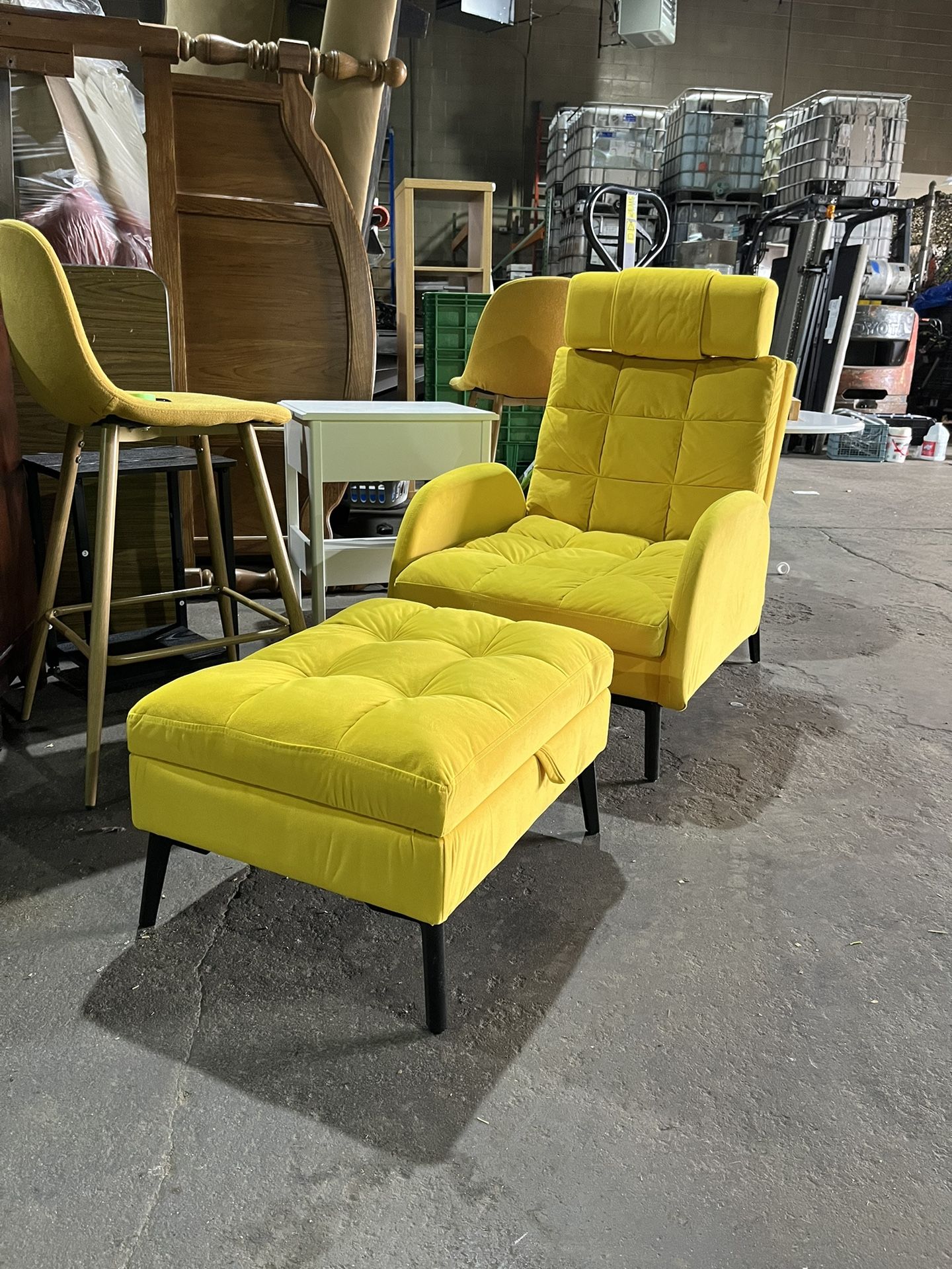 Juane Upholstered Yellow Velvet Chaise Lounge Chair