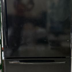 Bottom Door Freezer With Icemaker Refrigerator
