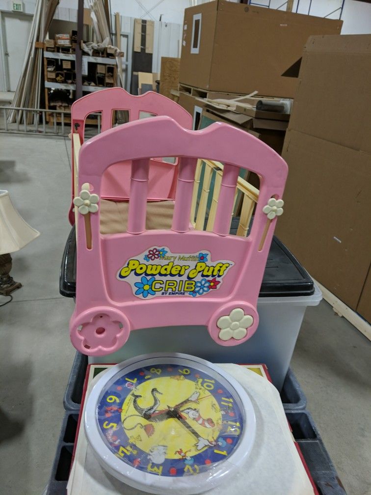 Vintage Powfer Puff Crib