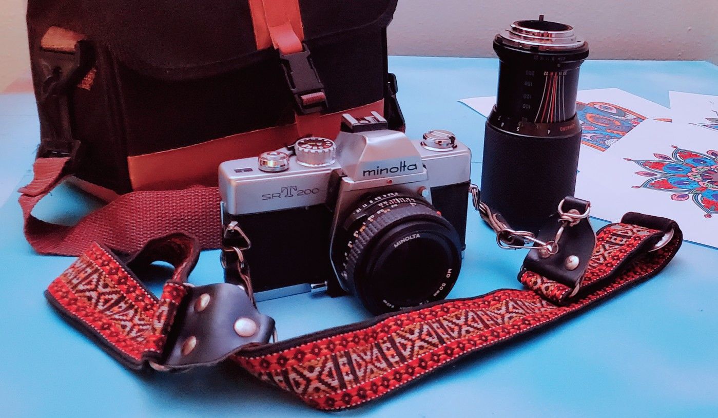 ViNtAgE minolta CaMeRa WiTh ExTrA Macro Lens & BaG