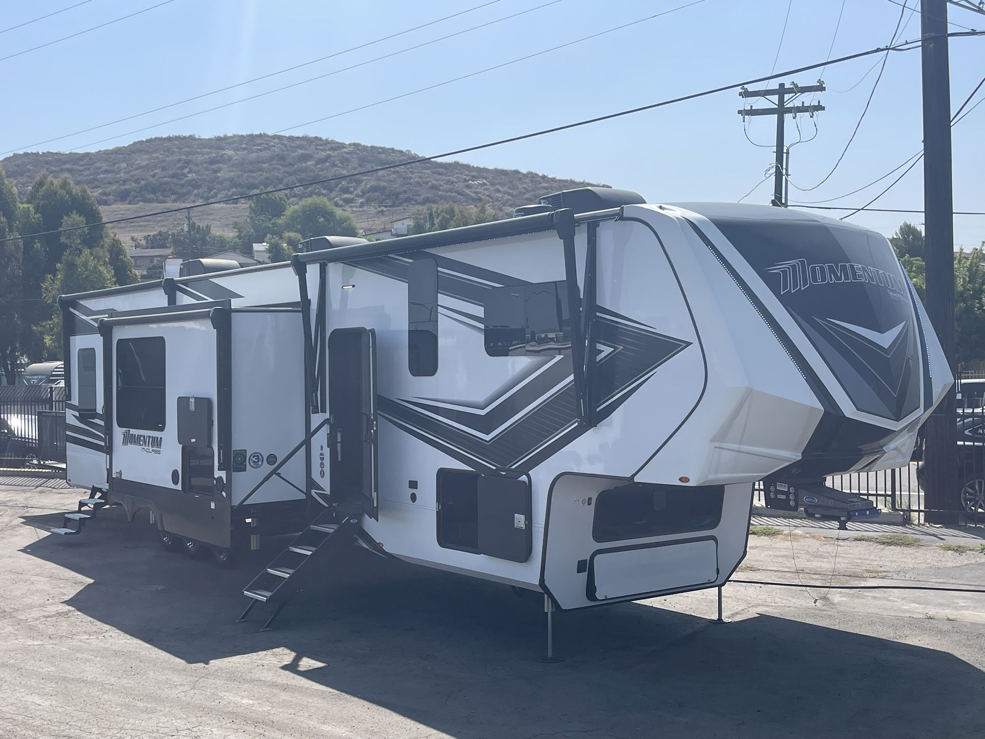 2024 !! New Grand Design Momentum 414 M Toy Hauler 46 Ft