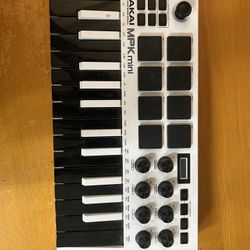 AKAI MPK mini
