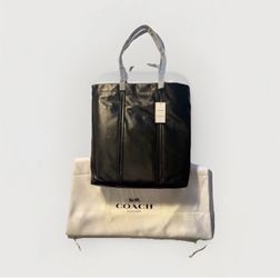 Coach Hall Tote 33