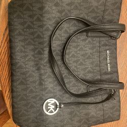 Michale Kors Black And Silver/grey Purse In Perfect Condition 