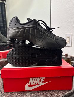 Nike Shox R4 size 11 Men’s
