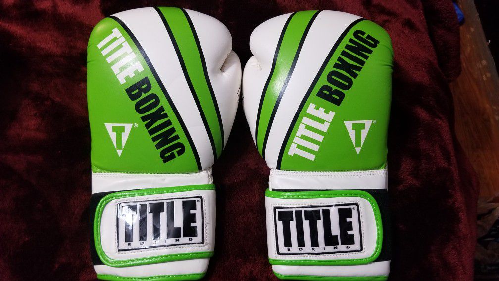 Title Boxing Gloves. Medium. 16 oz. Brand New. Green & white.