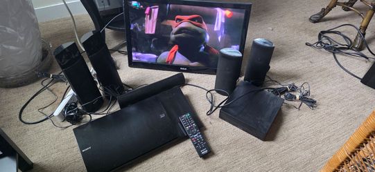 Sony hbd-n790w 3D Blu-ray DVD Player and Speaker Surround Sound