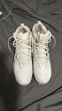 Men’s size 12.5 Under Armor White High-Top Football Cleats with Mesh Upper