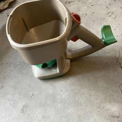 handheld spreader 