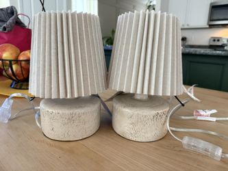 2 table lamps 