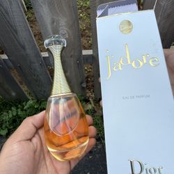 COLONGES/ PERFUMES