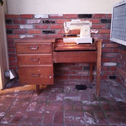 Singer Sewing Machine with Table and Drawers Works Great