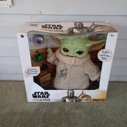 Star Wars Baby Yoda The Mandalorian 11 in Action Figure With Pendant