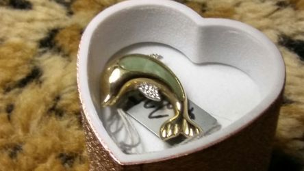 14kt.Gold./Jade.Dolphin pendant