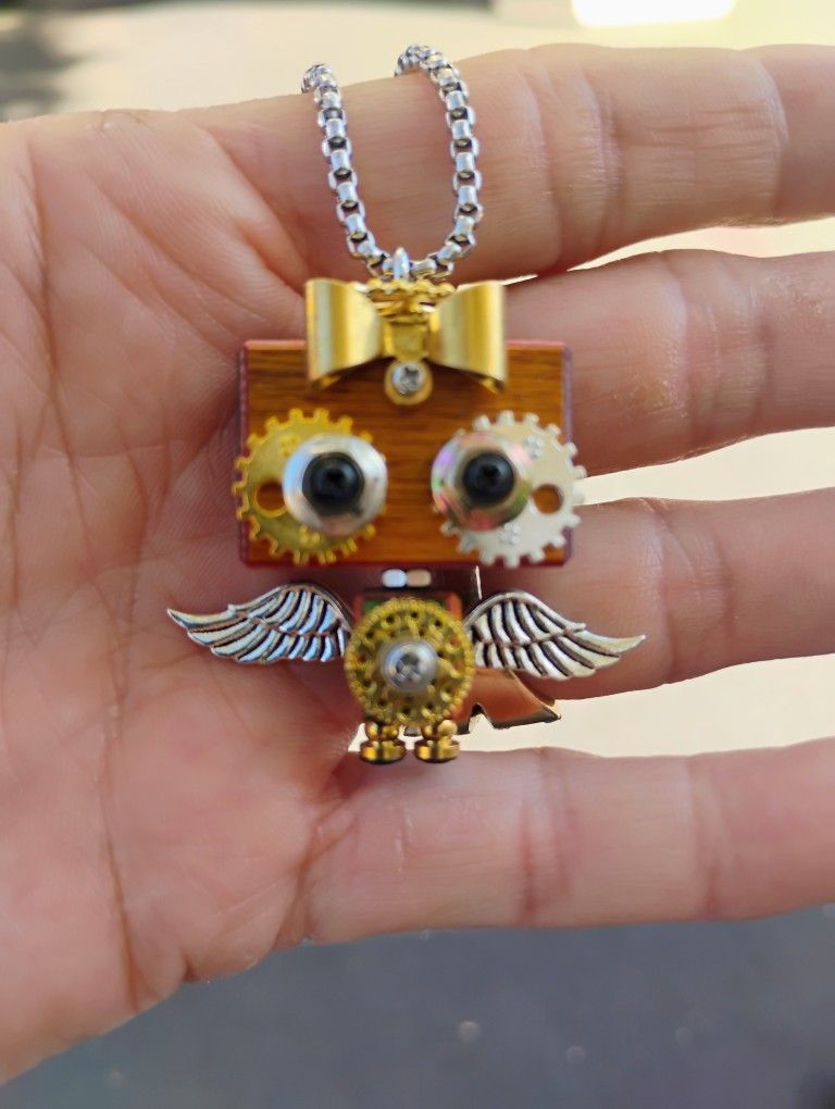 Mini ROBOT With WINGS NECKLACE 