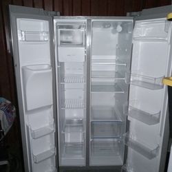 Frigidaire - Like New