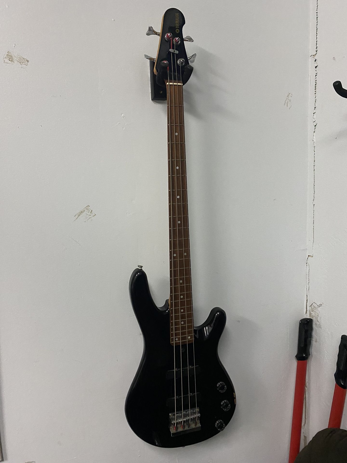 Yamaha 4-string bass