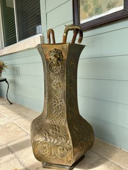 Antique Victorian Brass Umbrella Stand With Elegant Lion Detail 