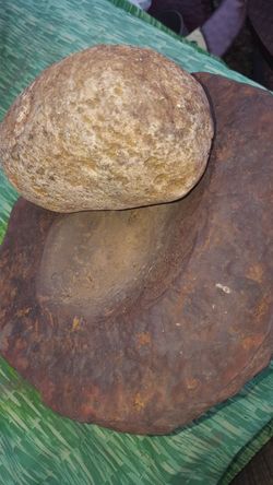 Ancient artifact mortar & pedistal