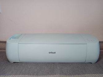 LIKE NEW Cricut Explore 3 Bundle – Used Twice! Machine, Markers & Vinyl