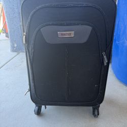 Kenneth Cole Reaction Spinner Luggage – Black & Navy – Sell Together or Separate