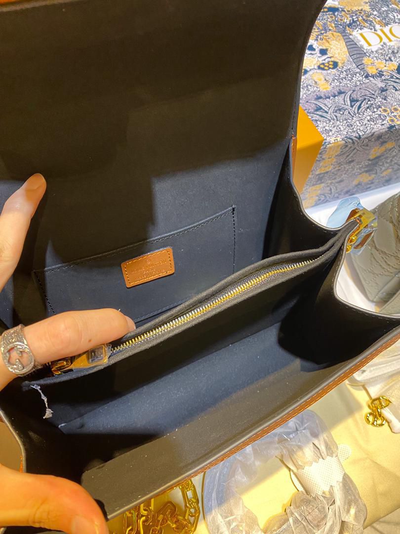 Louis Vuitton LV CLUTCH PURSE Bag Handbag for Sale in Edmonds, WA - OfferUp