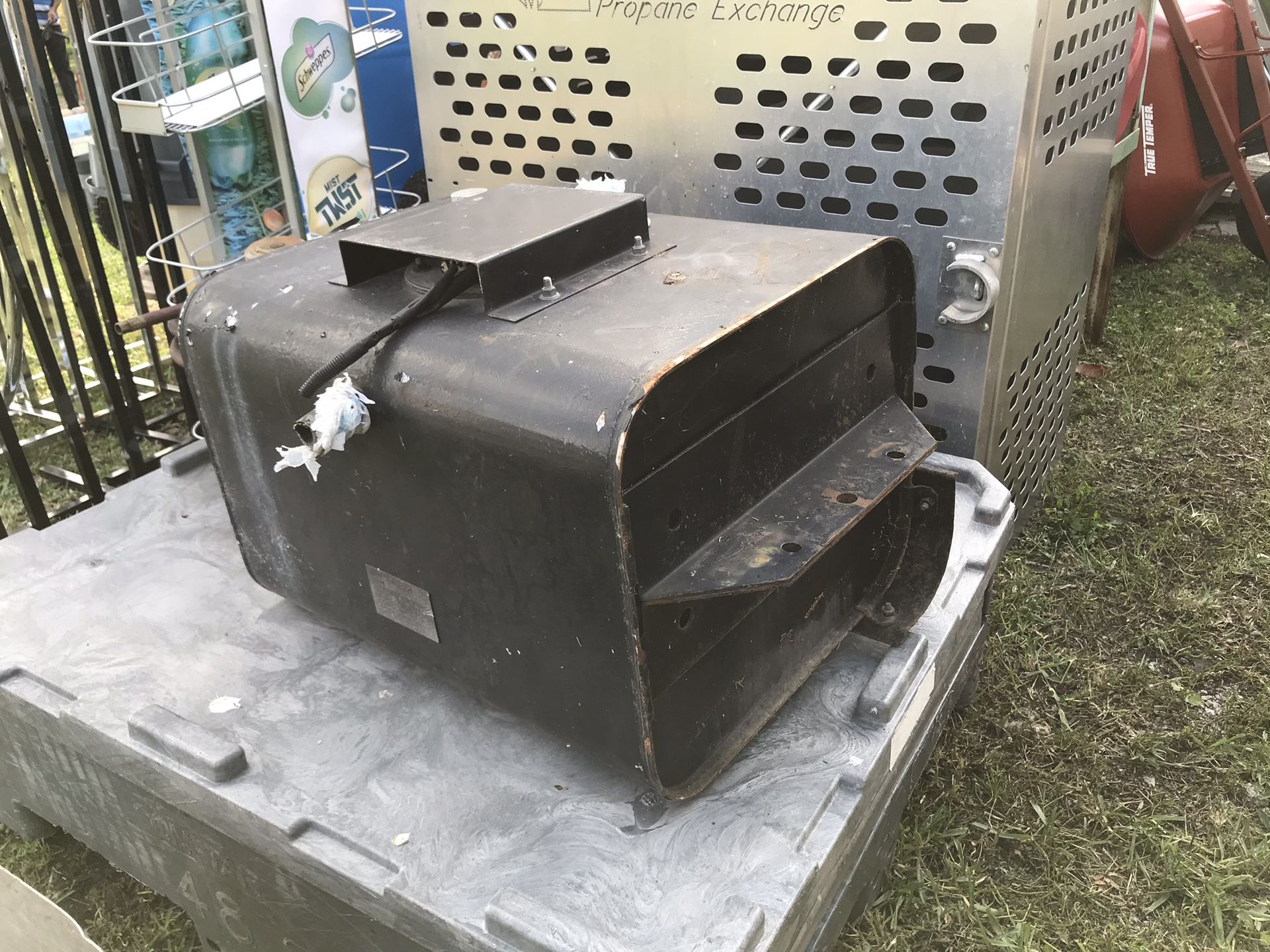 Fuel tank isuzu truck