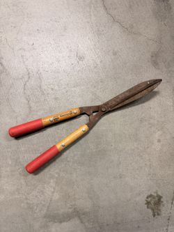 Corona 8.25" Corona Hedge Shears HS3911 MSRP $45.99 West Las Vegas See My Listings Summerlin
