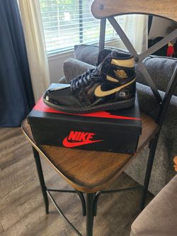 Jordan 1 Black And Metallic Gold Sz 12