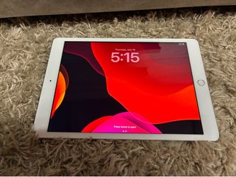 iPad 7th Generation 32GB - Silver (Wi-Fi Only) - Works Perfect!