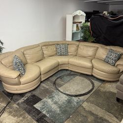 Natuzzi Sectional Sofa Free Delivery Leather Couch Swivel Chairs