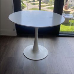 32” Round Dining Table