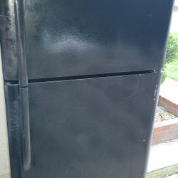 FRIGIDAIRE 30" REFRIGERATOR WORKS GREAT CAN DELIVER ANYWHERE 