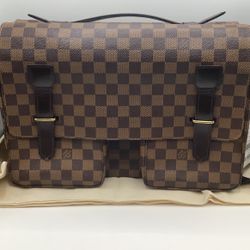 Louis Vuitton Damier Messenger Bag- DOUBLE AUTHENTICATED