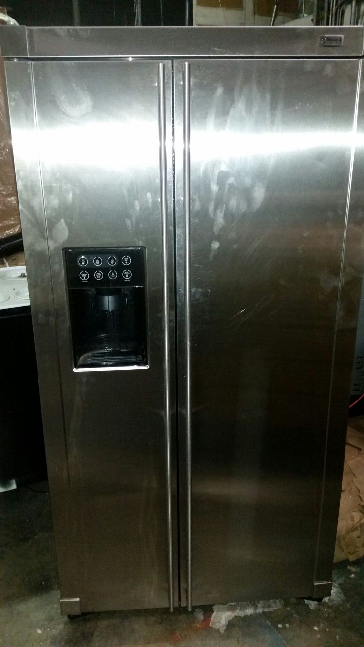 GE Monogram side by side stainless steel refrigerator zfsb23drgss