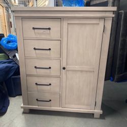 Children’s Dresser (Light Wood, Armoire) 