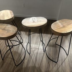 4 Bar Stools 