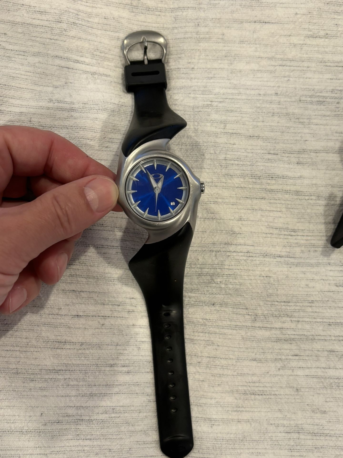 OAKLEY CRUSH 2.0 WATCH Honed Stainless Steel Case w/ Blue Sunburst