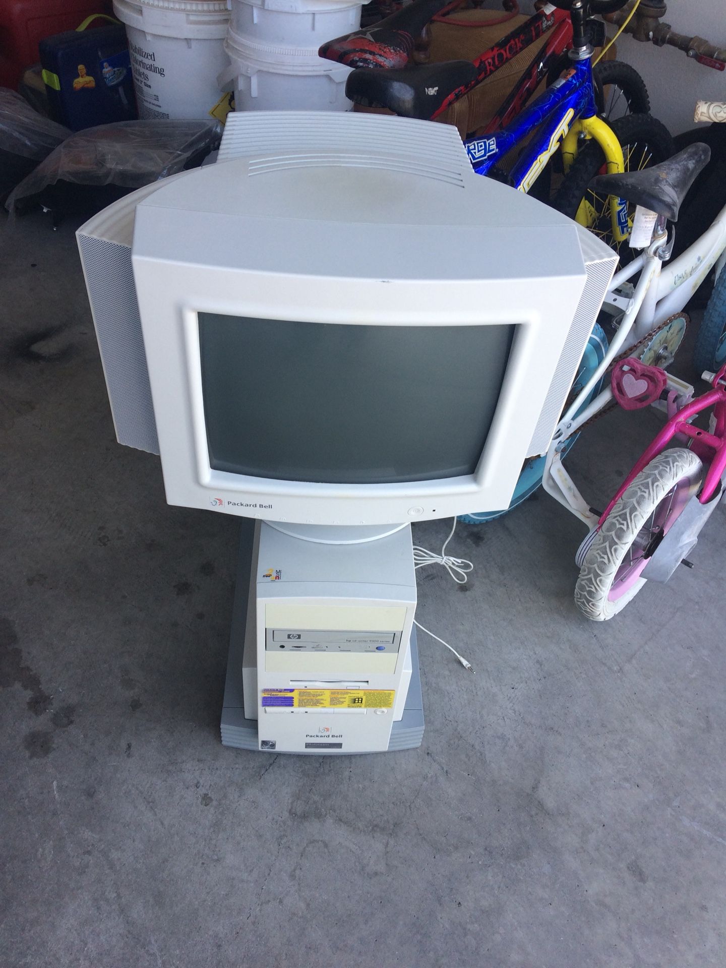 OLD PACKARD BELL COMPUTER