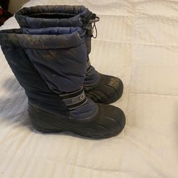 3 Pairs Of Boys Snow Boots 