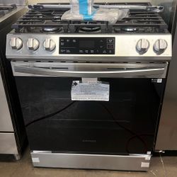 NEW OPEN BOX SAMSUNG GAS SLIDE IN STOVE 30”WIDE 