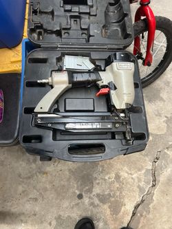 Porter-Cable Pneumatic Finish Nailer with Case
