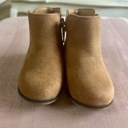 Toddler Girl Size 6 Tan Suede Boots (Still Like New )