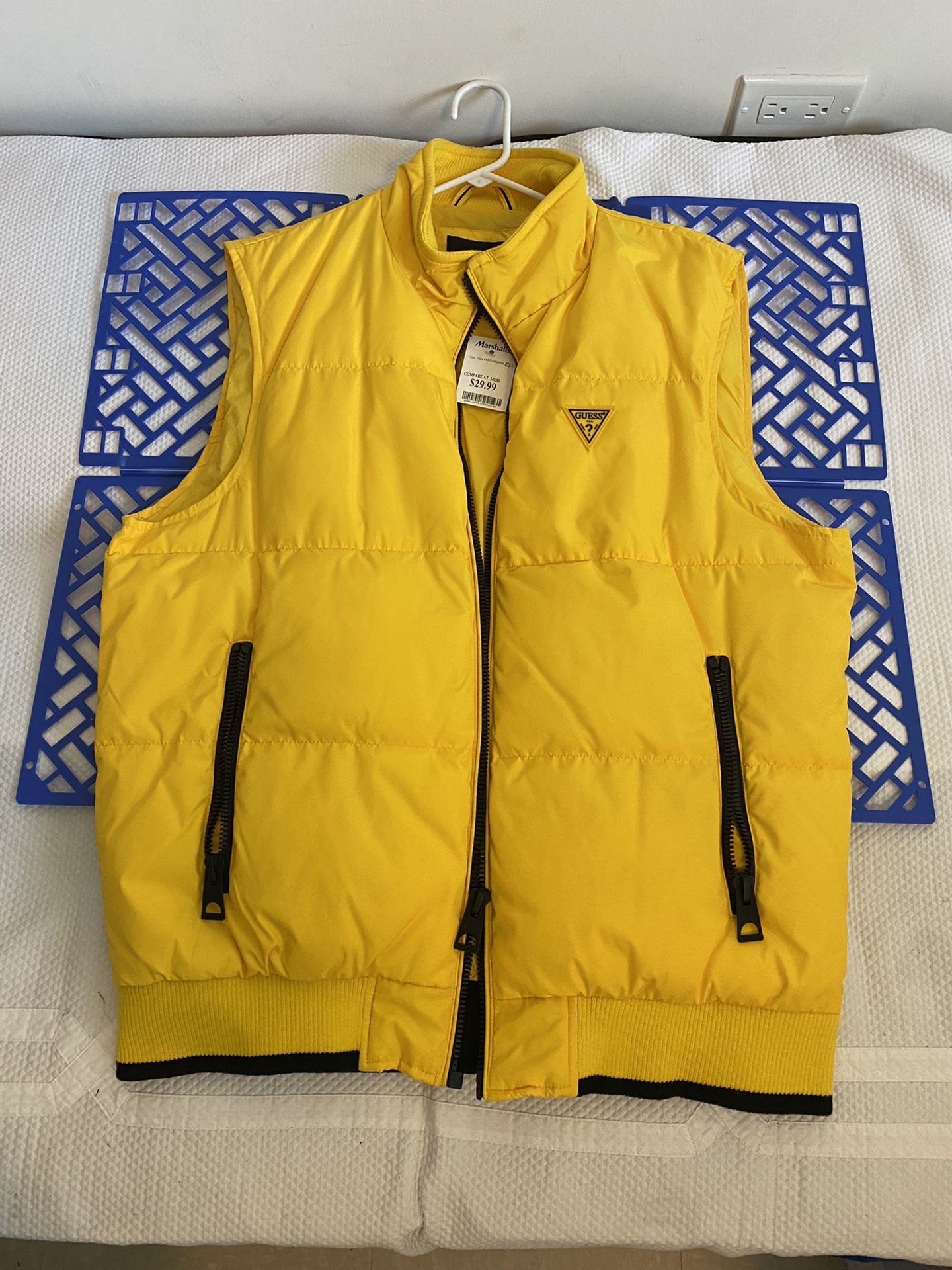  Brand NWT Yellow Guess Puffer Vest Size Large 