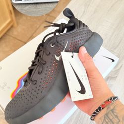 Nike Mind 002 Size 9.5W