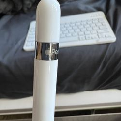 1st generation apple pen and magnetic keyboard 