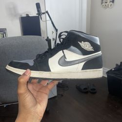 Jordan 1 Mid Smoke Grey