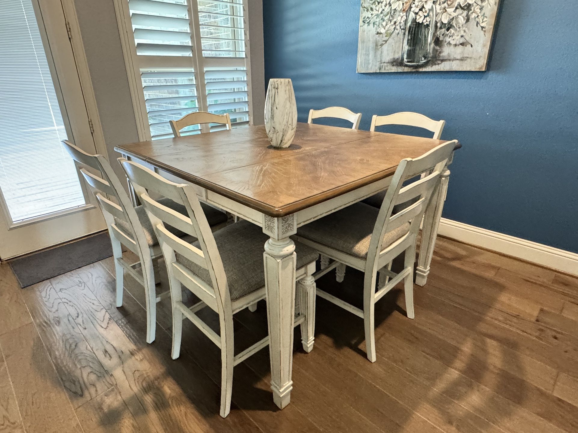 Dining Table Set - 6 Chairs - Excellent Condition